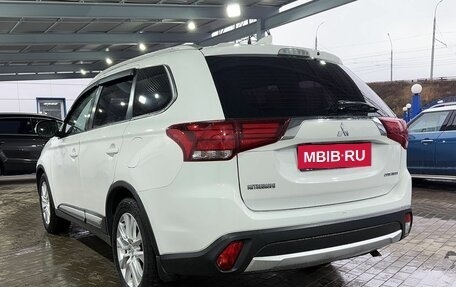 Mitsubishi Outlander III рестайлинг 3, 2017 год, 1 899 000 рублей, 3 фотография