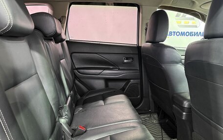 Mitsubishi Outlander III рестайлинг 3, 2017 год, 1 899 000 рублей, 12 фотография