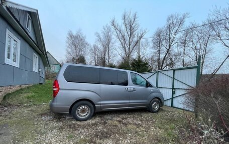 Hyundai H-1 II рестайлинг, 2012 год, 1 950 000 рублей, 1 фотография