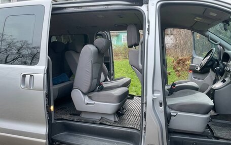 Hyundai H-1 II рестайлинг, 2012 год, 1 950 000 рублей, 3 фотография