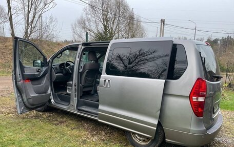 Hyundai H-1 II рестайлинг, 2012 год, 1 950 000 рублей, 7 фотография