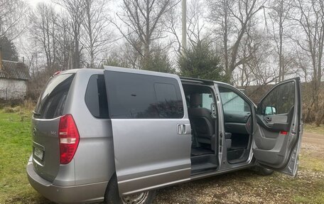 Hyundai H-1 II рестайлинг, 2012 год, 1 950 000 рублей, 10 фотография