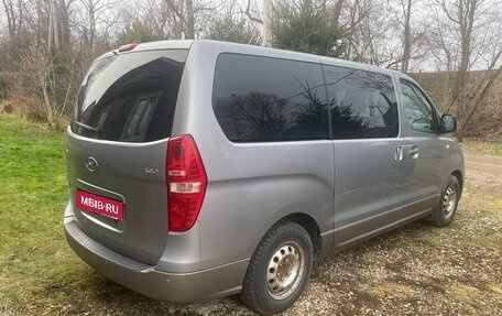 Hyundai H-1 II рестайлинг, 2012 год, 1 950 000 рублей, 12 фотография