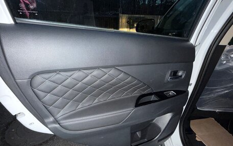 Mitsubishi Outlander III рестайлинг 3, 2022 год, 2 550 000 рублей, 8 фотография