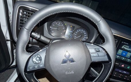 Mitsubishi Outlander III рестайлинг 3, 2022 год, 2 550 000 рублей, 7 фотография