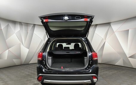 Mitsubishi Outlander III рестайлинг 3, 2018 год, 1 779 000 рублей, 12 фотография