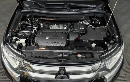 Mitsubishi Outlander III рестайлинг 3, 2018 год, 1 779 000 рублей, 11 фотография