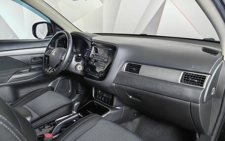 Mitsubishi Outlander III рестайлинг 3, 2018 год, 1 779 000 рублей, 13 фотография