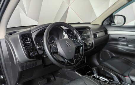 Mitsubishi Outlander III рестайлинг 3, 2018 год, 1 779 000 рублей, 19 фотография