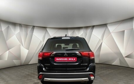 Mitsubishi Outlander III рестайлинг 3, 2018 год, 1 779 000 рублей, 8 фотография