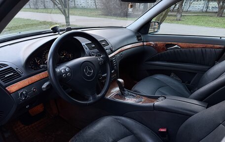 Mercedes-Benz E-Класс, 2004 год, 560 000 рублей, 9 фотография