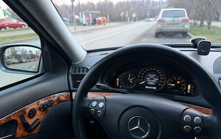 Mercedes-Benz E-Класс, 2004 год, 560 000 рублей, 8 фотография