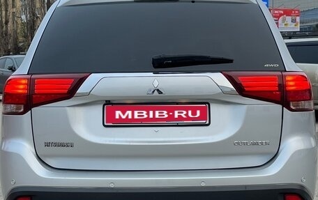 Mitsubishi Outlander III рестайлинг 3, 2018 год, 2 190 000 рублей, 2 фотография