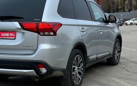 Mitsubishi Outlander III рестайлинг 3, 2018 год, 2 190 000 рублей, 10 фотография