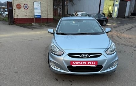 Hyundai Solaris II рестайлинг, 2012 год, 880 000 рублей, 2 фотография