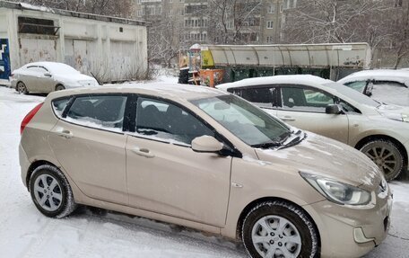 Hyundai Solaris II рестайлинг, 2011 год, 550 000 рублей, 4 фотография