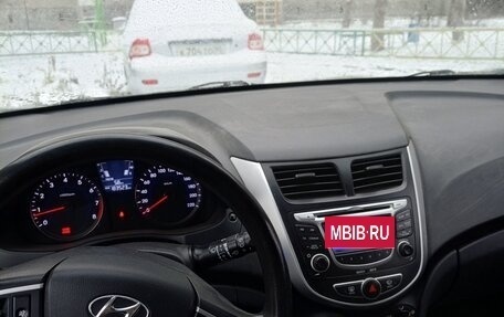 Hyundai Solaris II рестайлинг, 2011 год, 550 000 рублей, 5 фотография