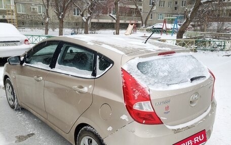 Hyundai Solaris II рестайлинг, 2011 год, 550 000 рублей, 3 фотография