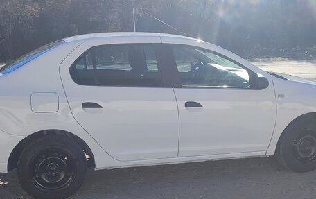 Renault Logan II, 2018 год, 620 000 рублей, 6 фотография