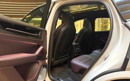 Porsche Cayenne III, 2025 год, 18 950 000 рублей, 15 фотография