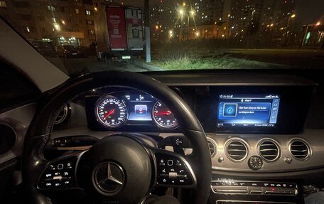 Mercedes-Benz E-Класс, 2020 год, 1 950 000 рублей, 2 фотография