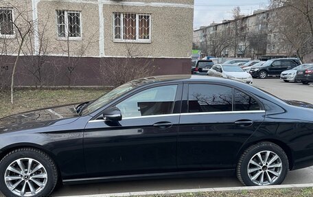 Mercedes-Benz E-Класс, 2020 год, 1 950 000 рублей, 3 фотография