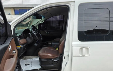 Hyundai Grand Starex Grand Starex I рестайлинг 2, 2020 год, 2 830 000 рублей, 11 фотография