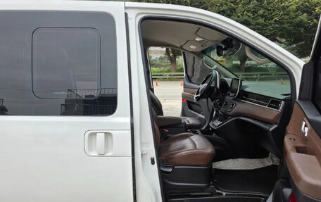 Hyundai Grand Starex Grand Starex I рестайлинг 2, 2020 год, 2 830 000 рублей, 13 фотография