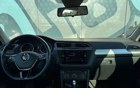 Volkswagen Tiguan II, 2020 год, 2 393 000 рублей, 2 фотография