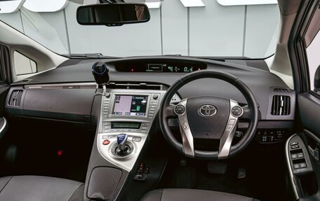 Toyota Prius, 2013 год, 1 340 000 рублей, 6 фотография
