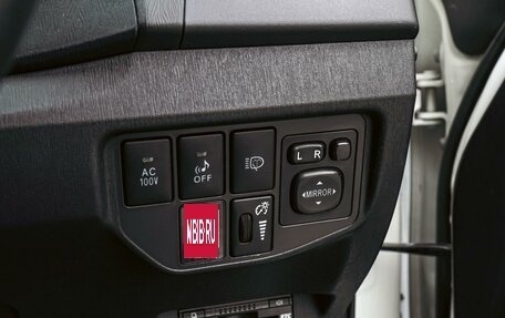 Toyota Prius, 2013 год, 1 340 000 рублей, 20 фотография