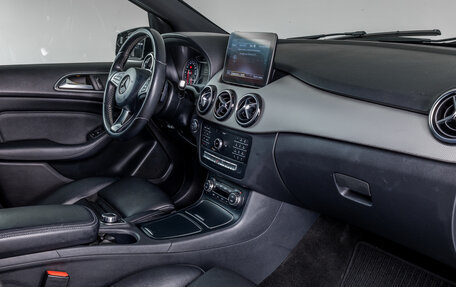 Mercedes-Benz B-Класс, 2017 год, 1 900 000 рублей, 10 фотография