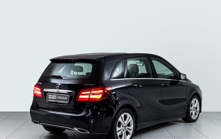 Mercedes-Benz B-Класс, 2017 год, 1 900 000 рублей, 4 фотография