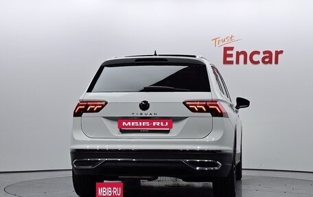 Volkswagen Tiguan II, 2022 год, 2 770 000 рублей, 4 фотография