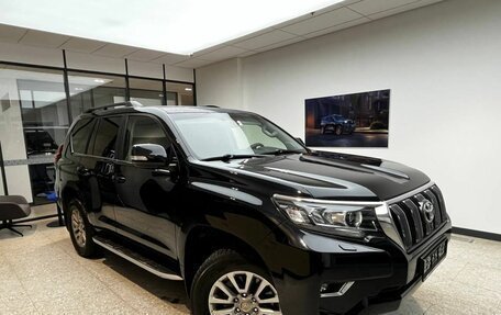 Toyota Land Cruiser Prado 150 рестайлинг 2, 2017 год, 4 650 000 рублей, 4 фотография