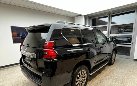 Toyota Land Cruiser Prado 150 рестайлинг 2, 2017 год, 4 650 000 рублей, 5 фотография