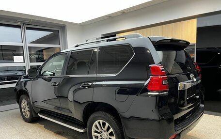 Toyota Land Cruiser Prado 150 рестайлинг 2, 2017 год, 4 650 000 рублей, 7 фотография