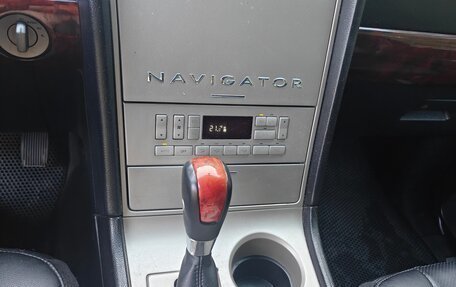 Lincoln Navigator, 2003 год, 1 099 999 рублей, 7 фотография