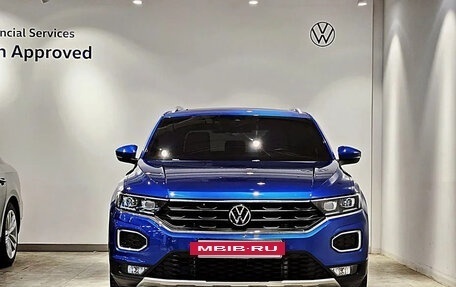 Volkswagen T-Roc I, 2021 год, 2 160 000 рублей, 2 фотография
