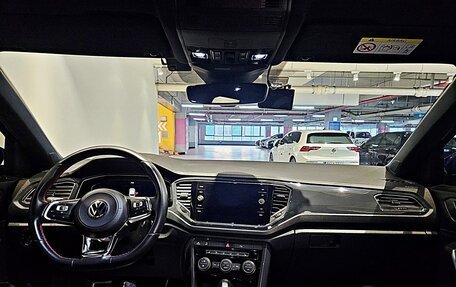 Volkswagen T-Roc I, 2021 год, 2 160 000 рублей, 18 фотография