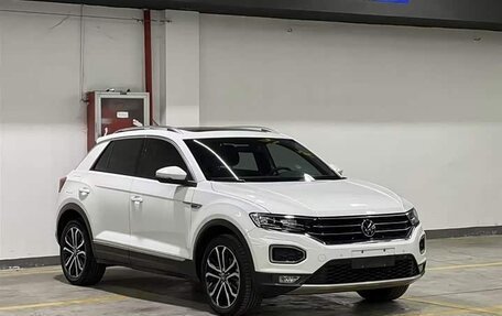 Volkswagen T-Roc I, 2022 год, 2 660 000 рублей, 3 фотография