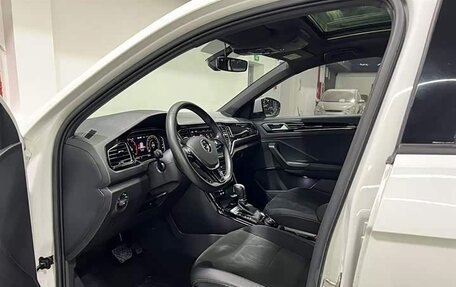 Volkswagen T-Roc I, 2022 год, 2 660 000 рублей, 6 фотография