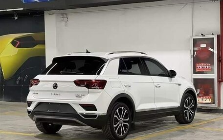 Volkswagen T-Roc I, 2022 год, 2 660 000 рублей, 5 фотография