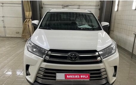 Toyota Highlander III, 2017 год, 3 050 000 рублей, 1 фотография