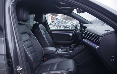 Volkswagen Touareg III, 2019 год, 4 450 000 рублей, 10 фотография