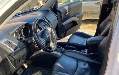 Mitsubishi Outlander III рестайлинг 3, 2010 год, 1 149 000 рублей, 12 фотография