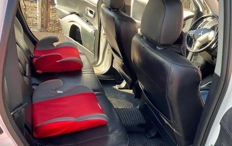 Mitsubishi Outlander III рестайлинг 3, 2010 год, 1 149 000 рублей, 15 фотография