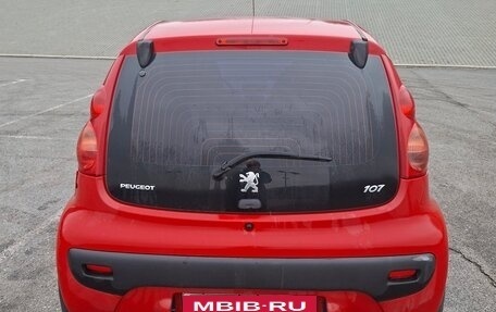 Peugeot 107 I рестайлинг, 2011 год, 410 000 рублей, 3 фотография