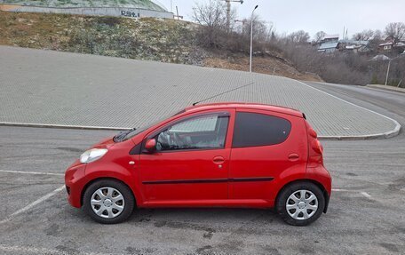 Peugeot 107 I рестайлинг, 2011 год, 410 000 рублей, 4 фотография