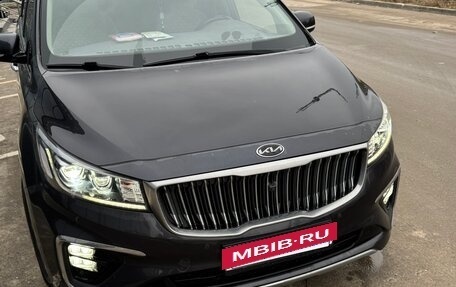 KIA Carnival III, 2018 год, 2 700 000 рублей, 3 фотография